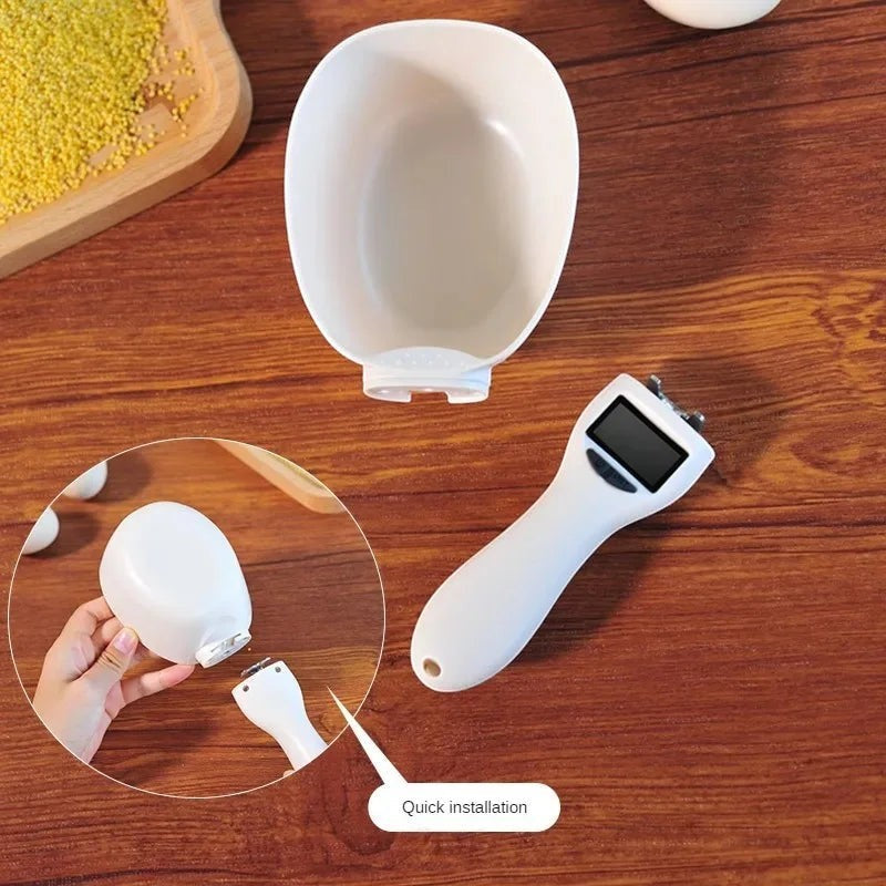 Soralab white detachable digital pet food scoop with LED display and ergonomic handle, measures up to 800g.